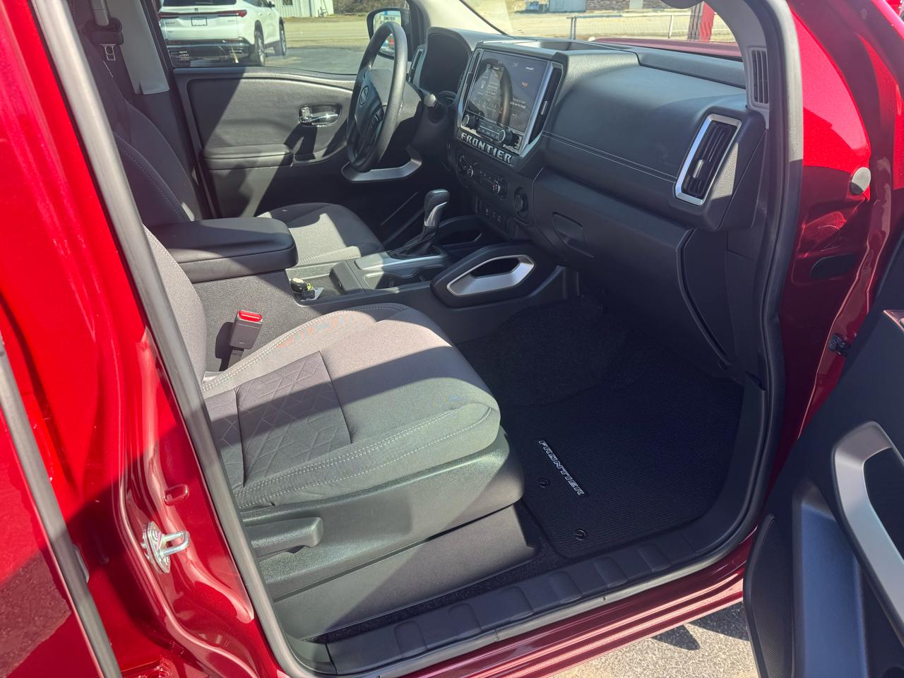 Nissan Frontier Crew Cab 4x4 SV 2025