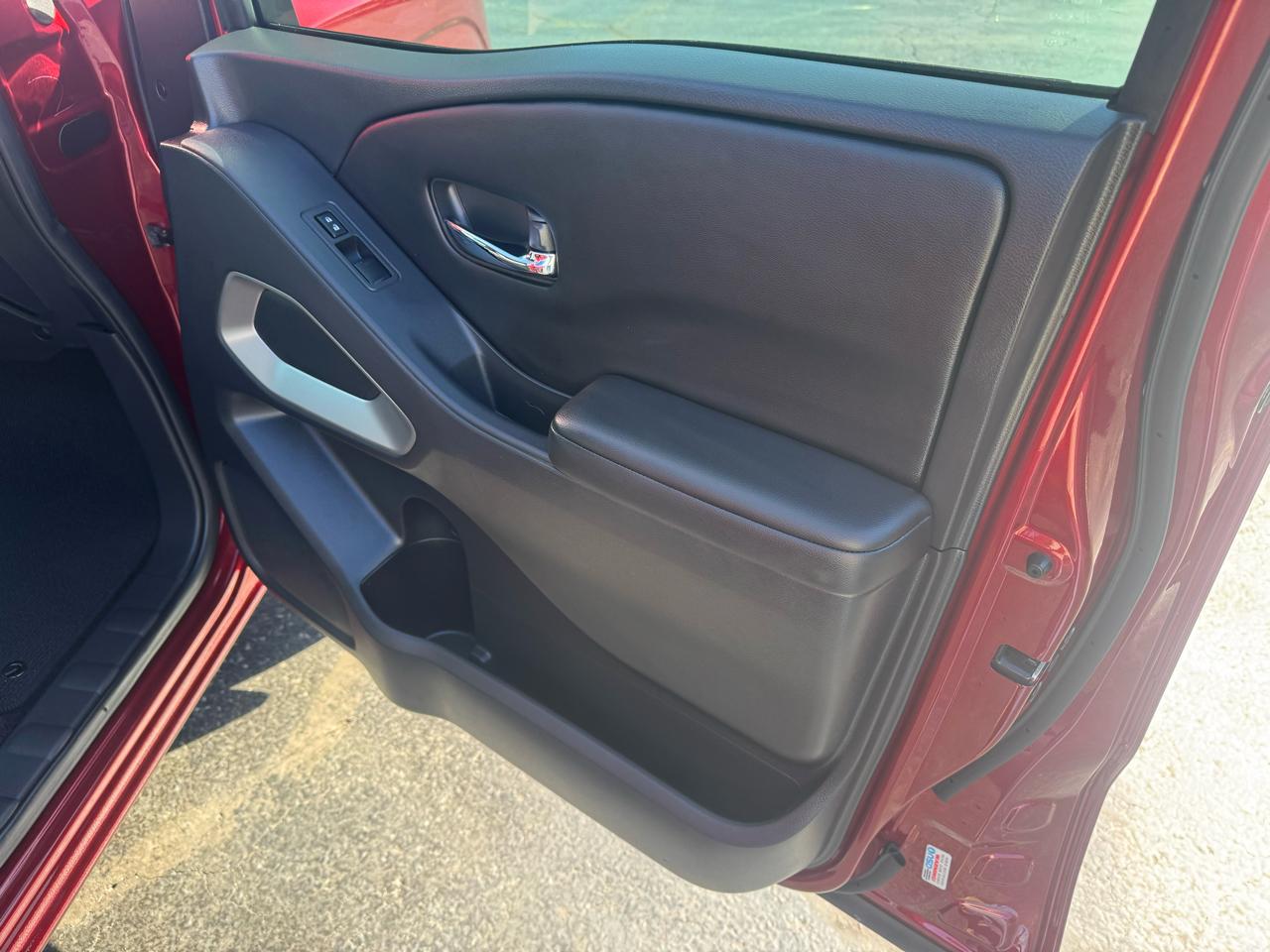 Nissan Frontier Crew Cab 4x4 SV 2025