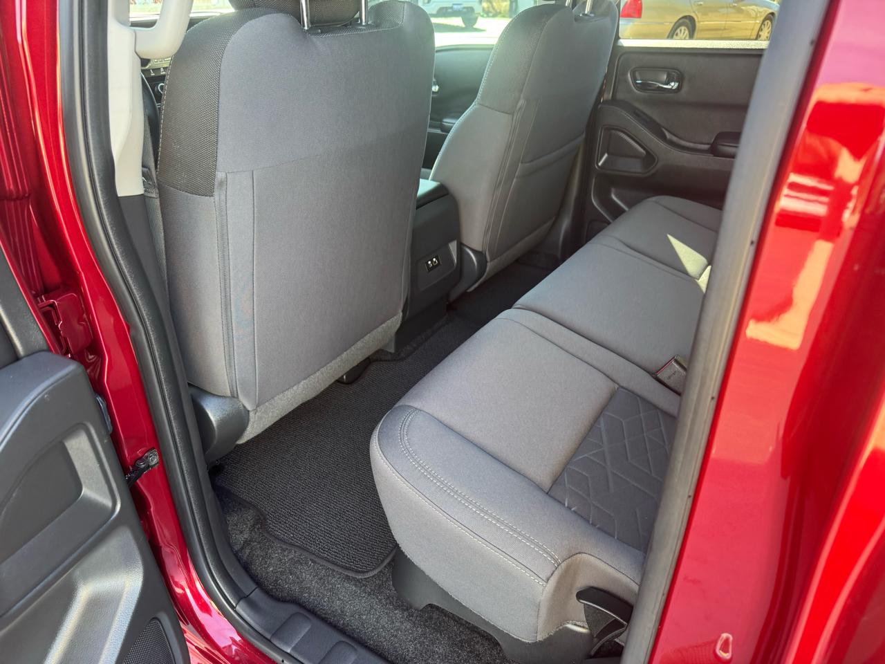 Nissan Frontier Crew Cab 4x4 SV 2025