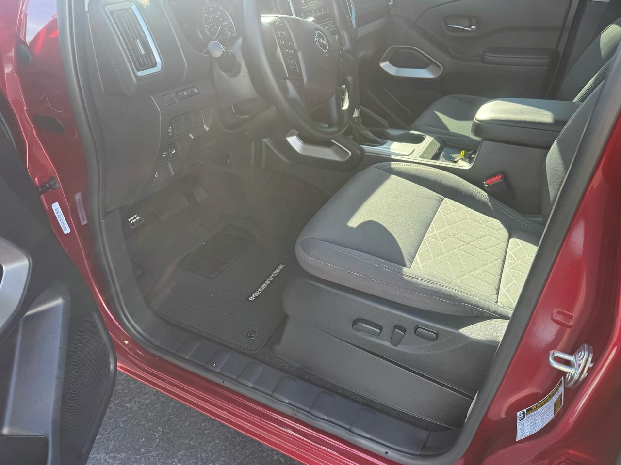 Nissan Frontier Crew Cab 4x4 SV 2025