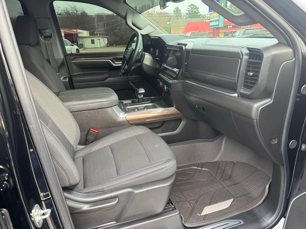 Chevrolet Silverado 1500 4WD Crew Cab 147" LT w/1LT 2025