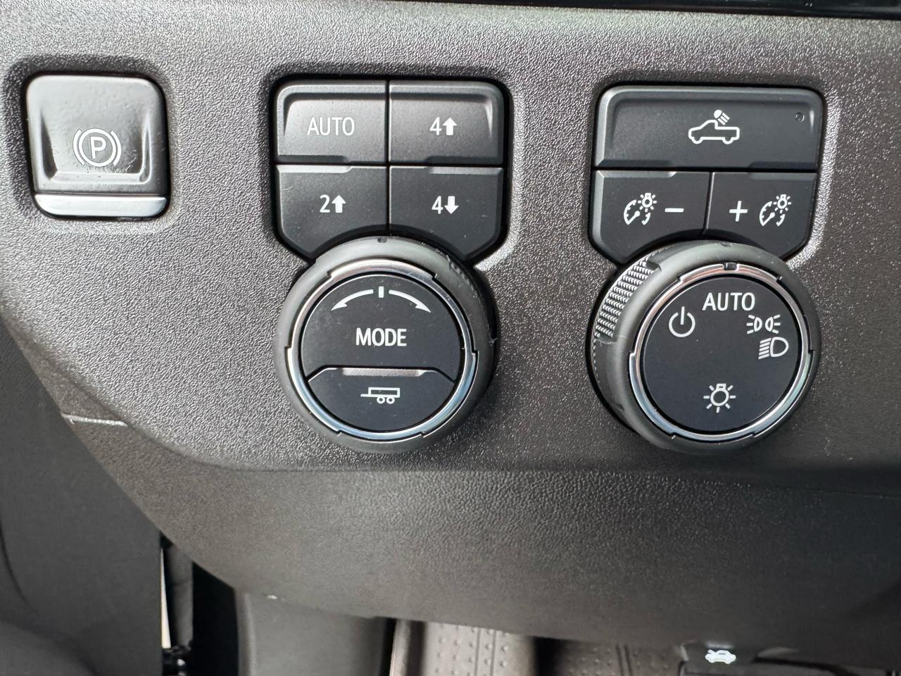 Chevrolet Silverado 1500 4WD Crew Cab 147" LT w/1LT 2025