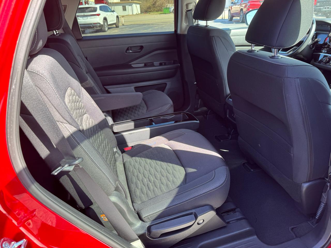 Nissan Pathfinder SV 2WD 2023