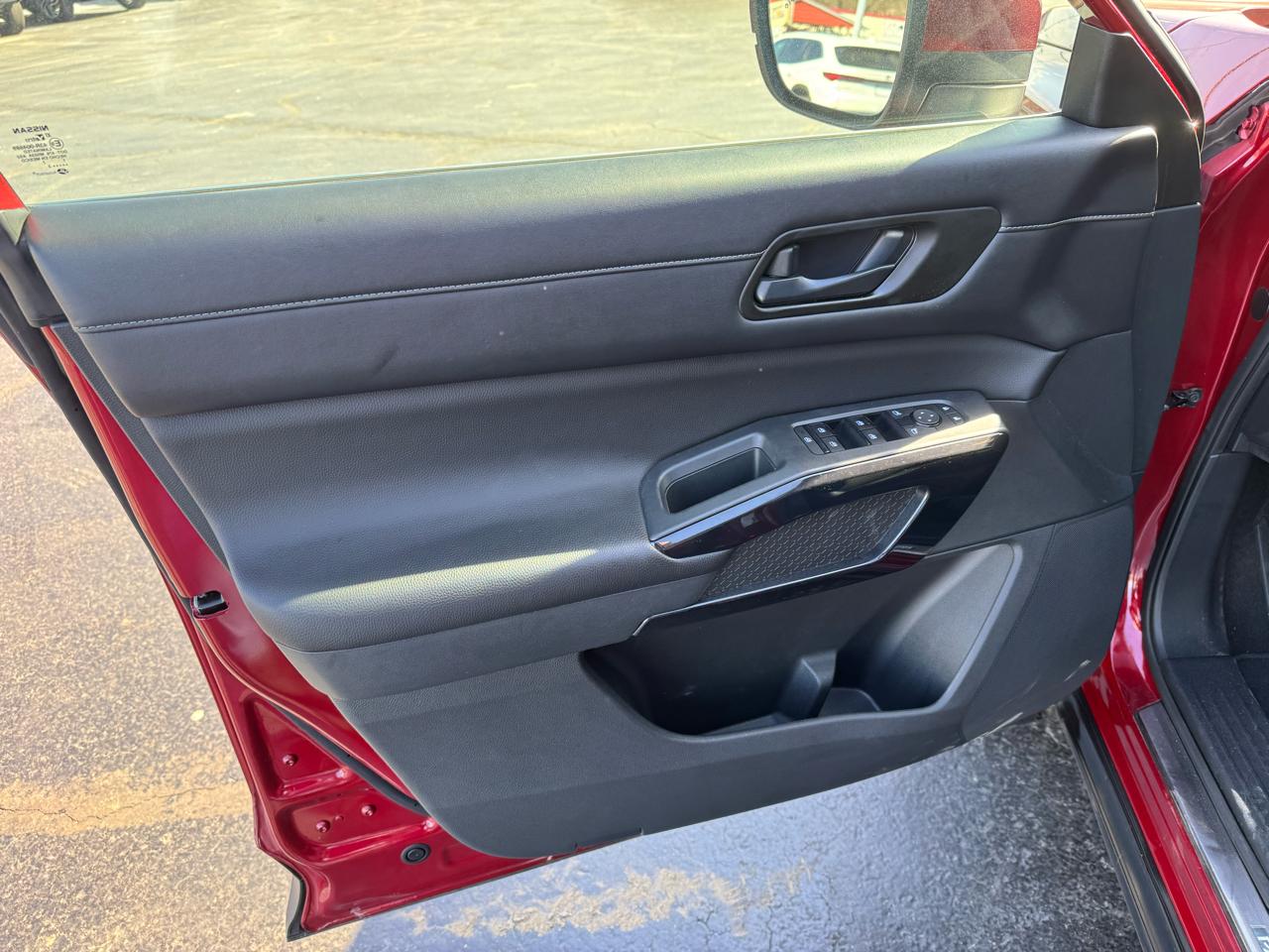 Nissan Pathfinder SV 2WD 2023