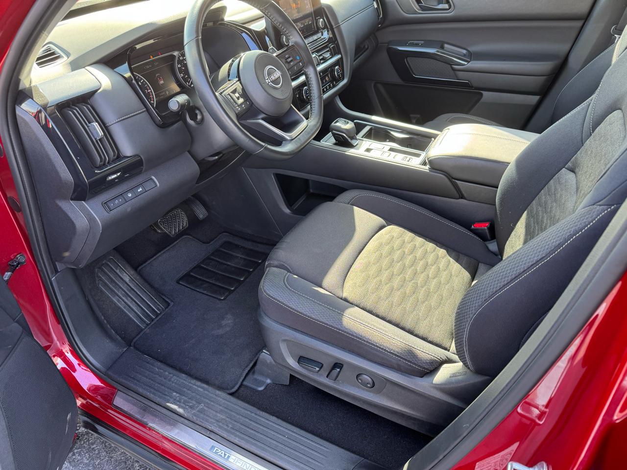 Nissan Pathfinder SV 2WD 2023