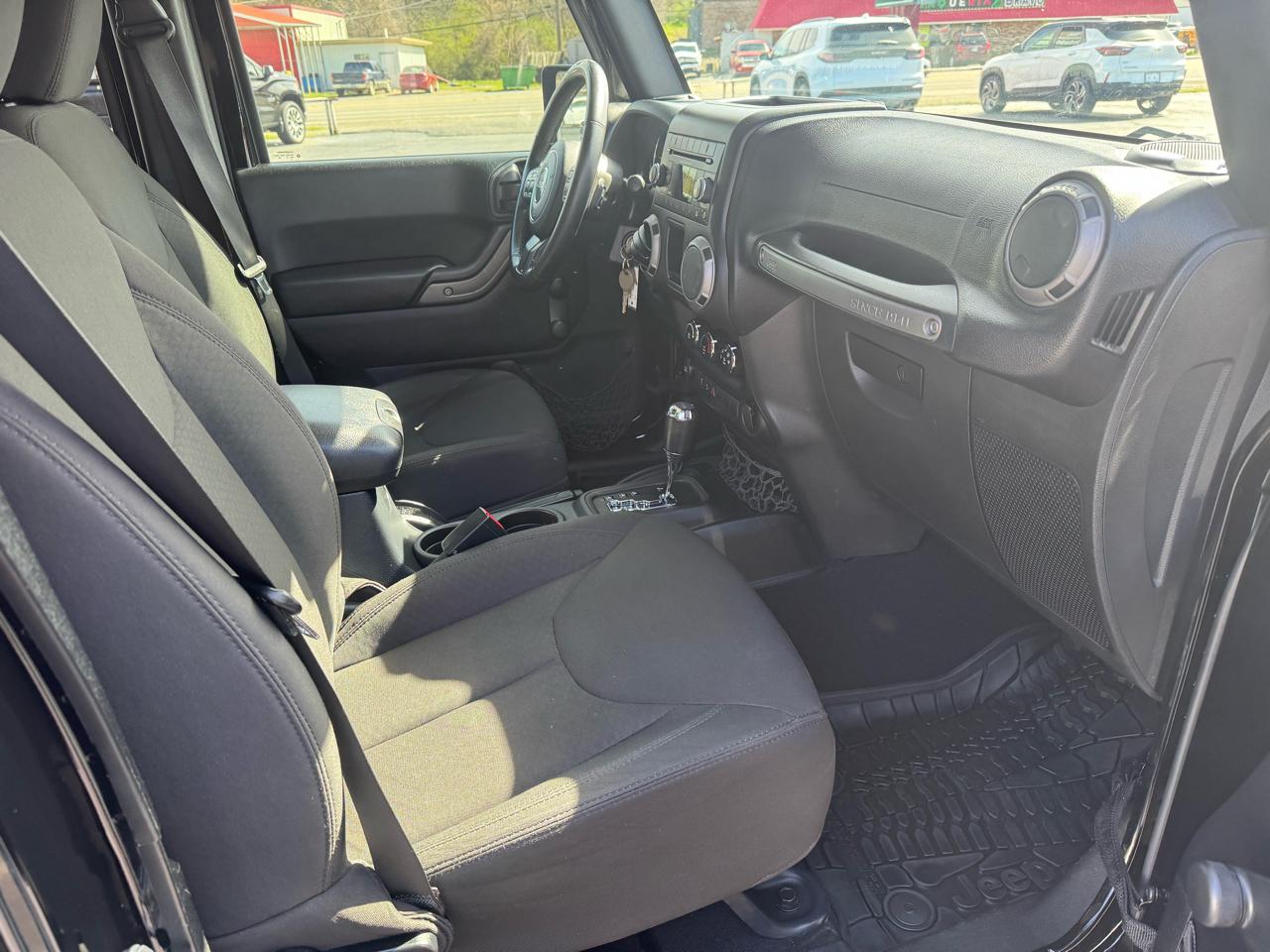 Jeep Wrangler Unlimited 4WD 4dr Willys Wheeler 2015