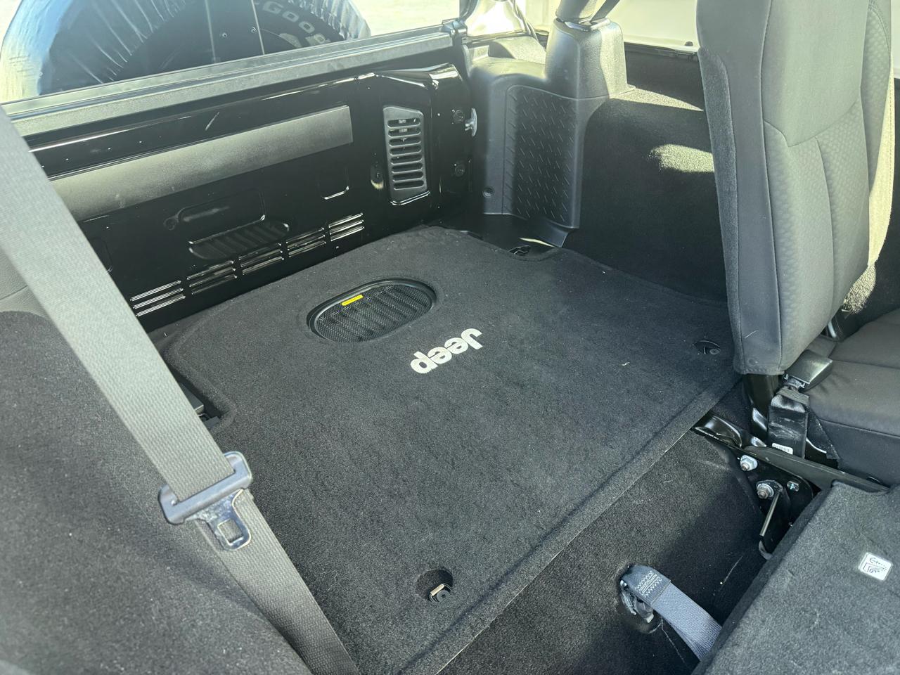 Jeep Wrangler Unlimited 4WD 4dr Willys Wheeler 2015