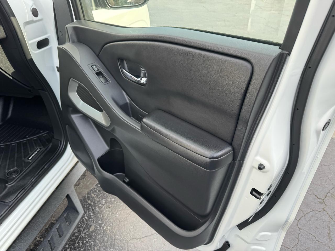 Nissan Frontier Crew Cab 4x4 SV 2025