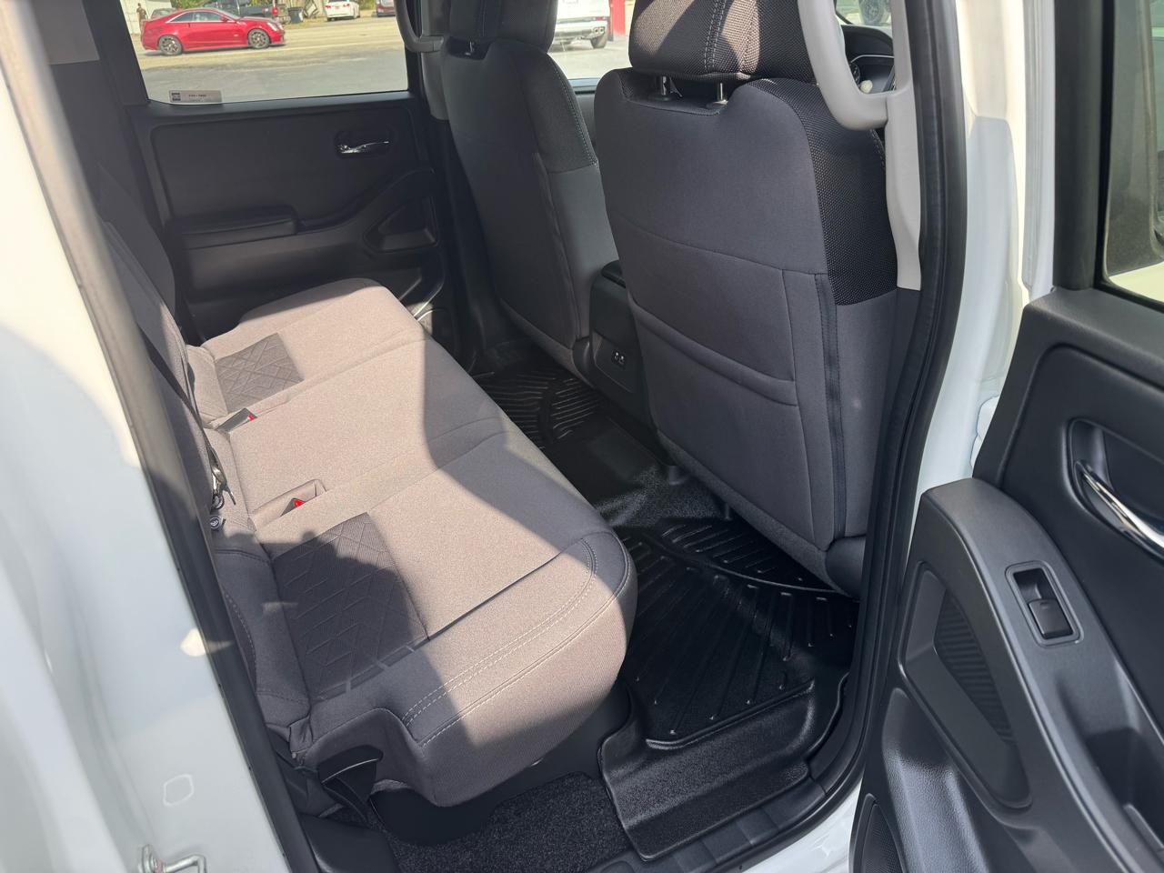 Nissan Frontier Crew Cab 4x4 SV 2025