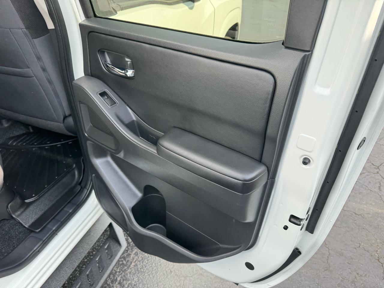 Nissan Frontier Crew Cab 4x4 SV 2025