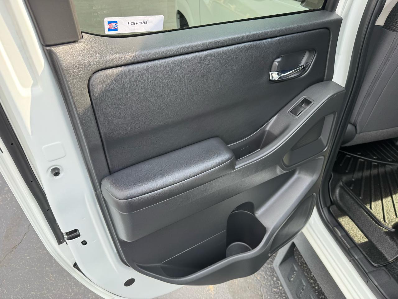 Nissan Frontier Crew Cab 4x4 SV 2025