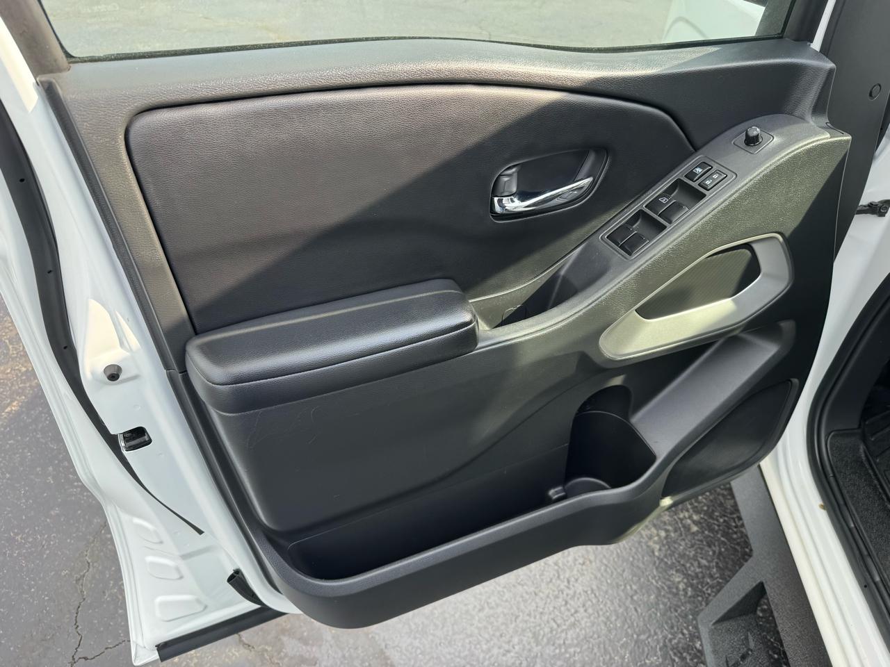 Nissan Frontier Crew Cab 4x4 SV 2025