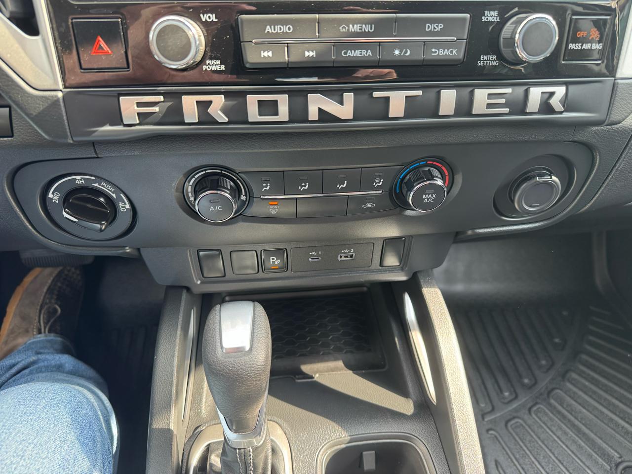 Nissan Frontier Crew Cab 4x4 SV 2025