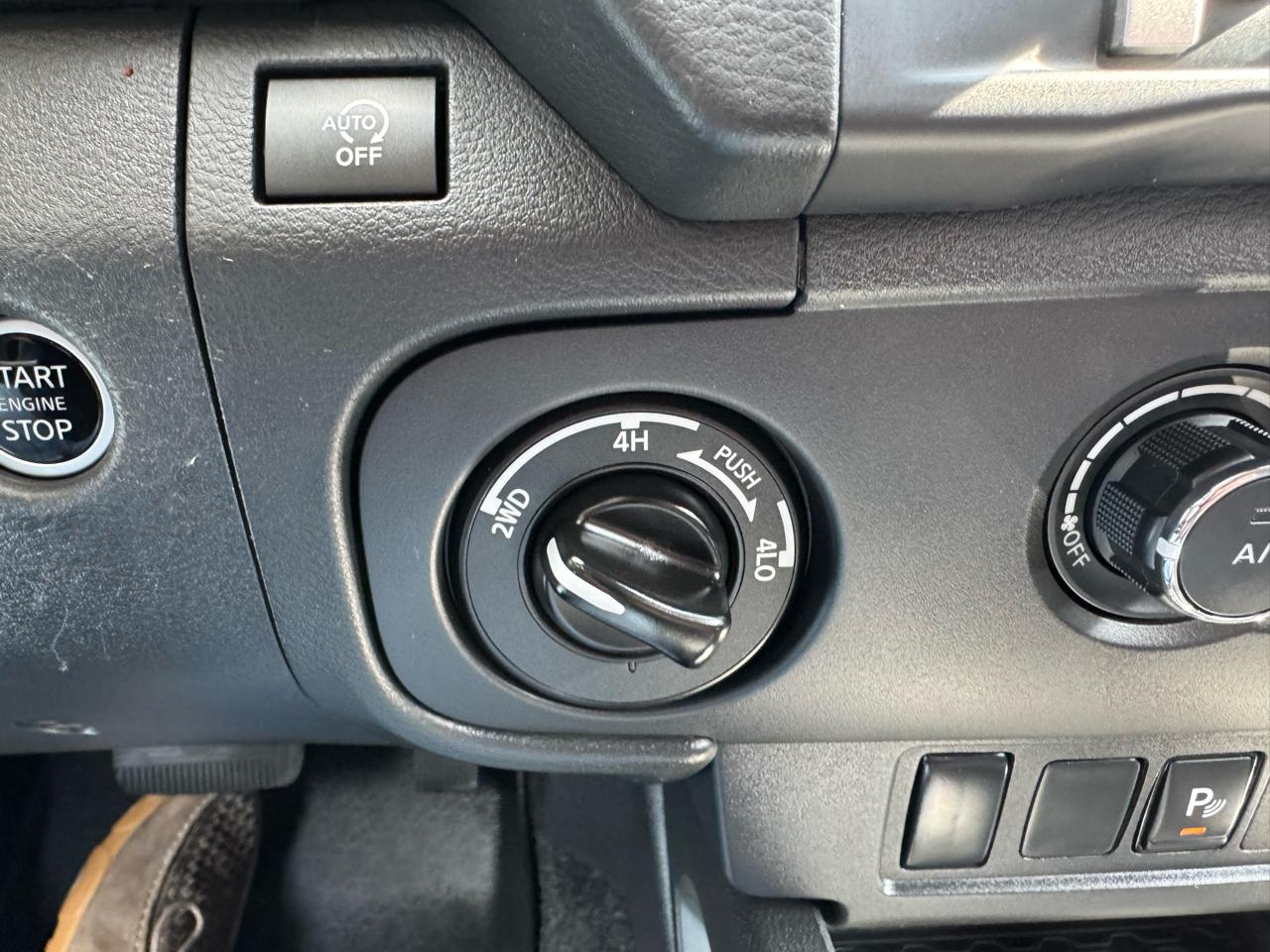 Nissan Frontier Crew Cab 4x4 SV 2025