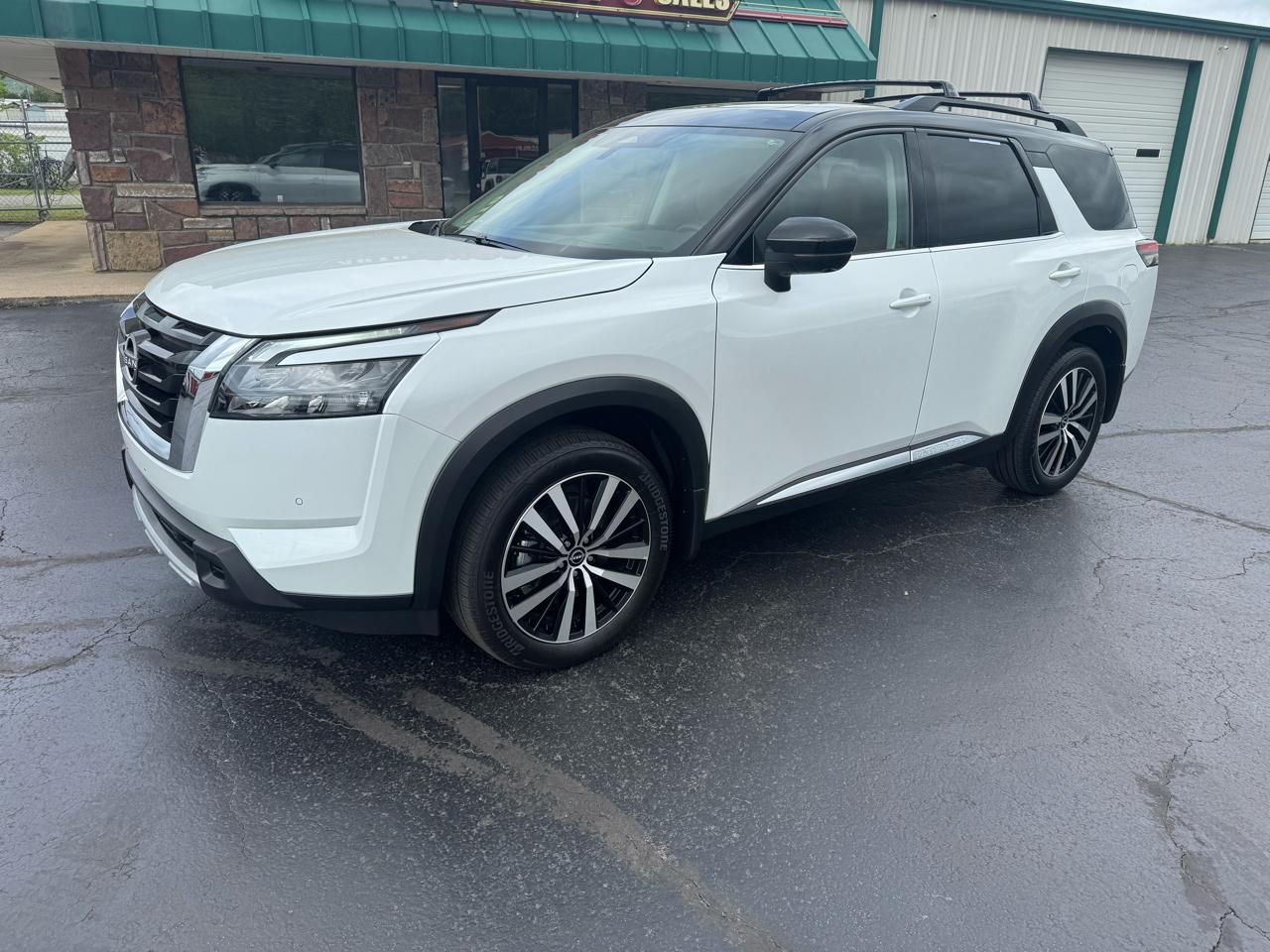 Nissan Pathfinder Platinum 2WD 2025