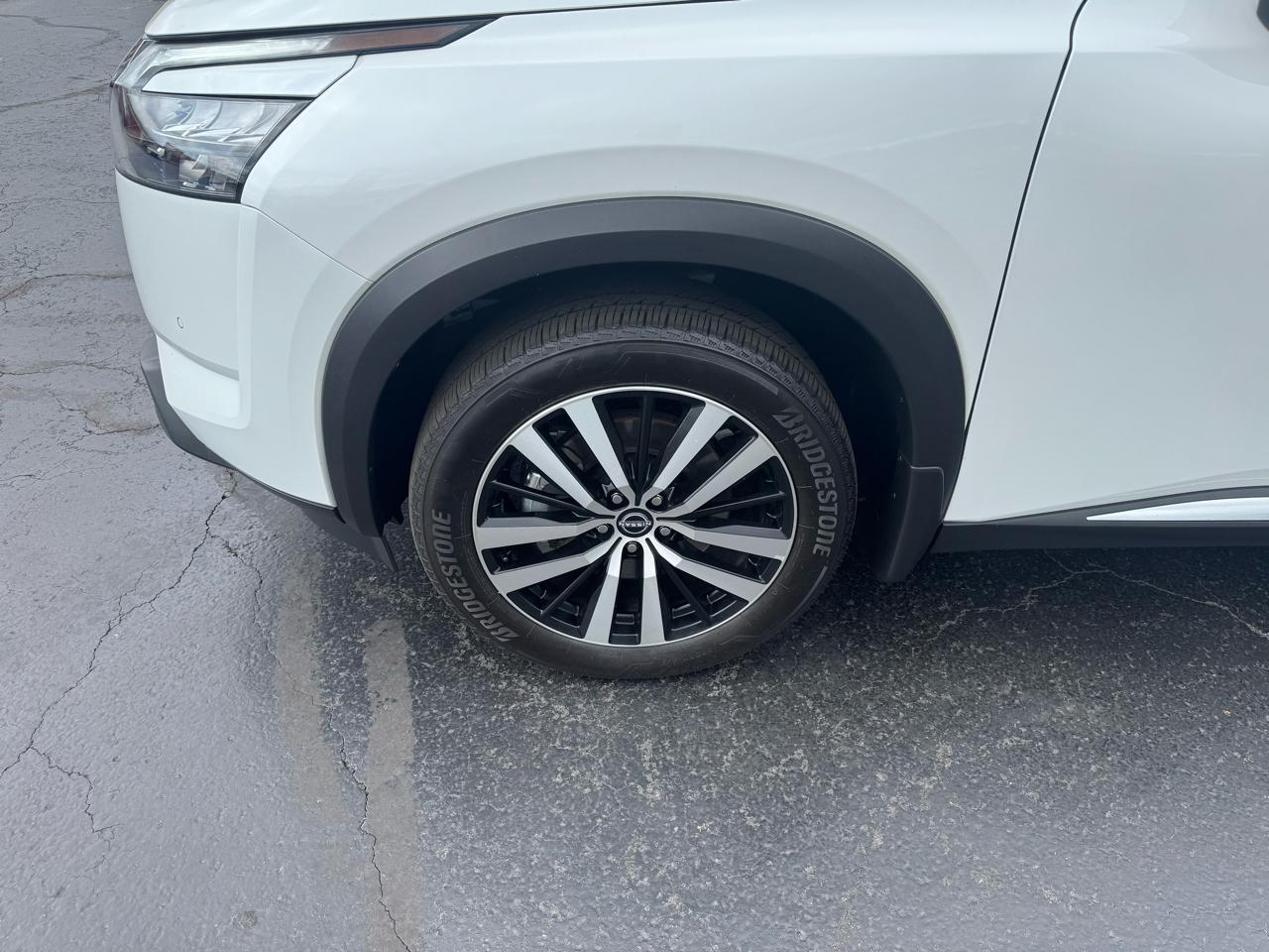 Nissan Pathfinder Platinum 2WD 2025