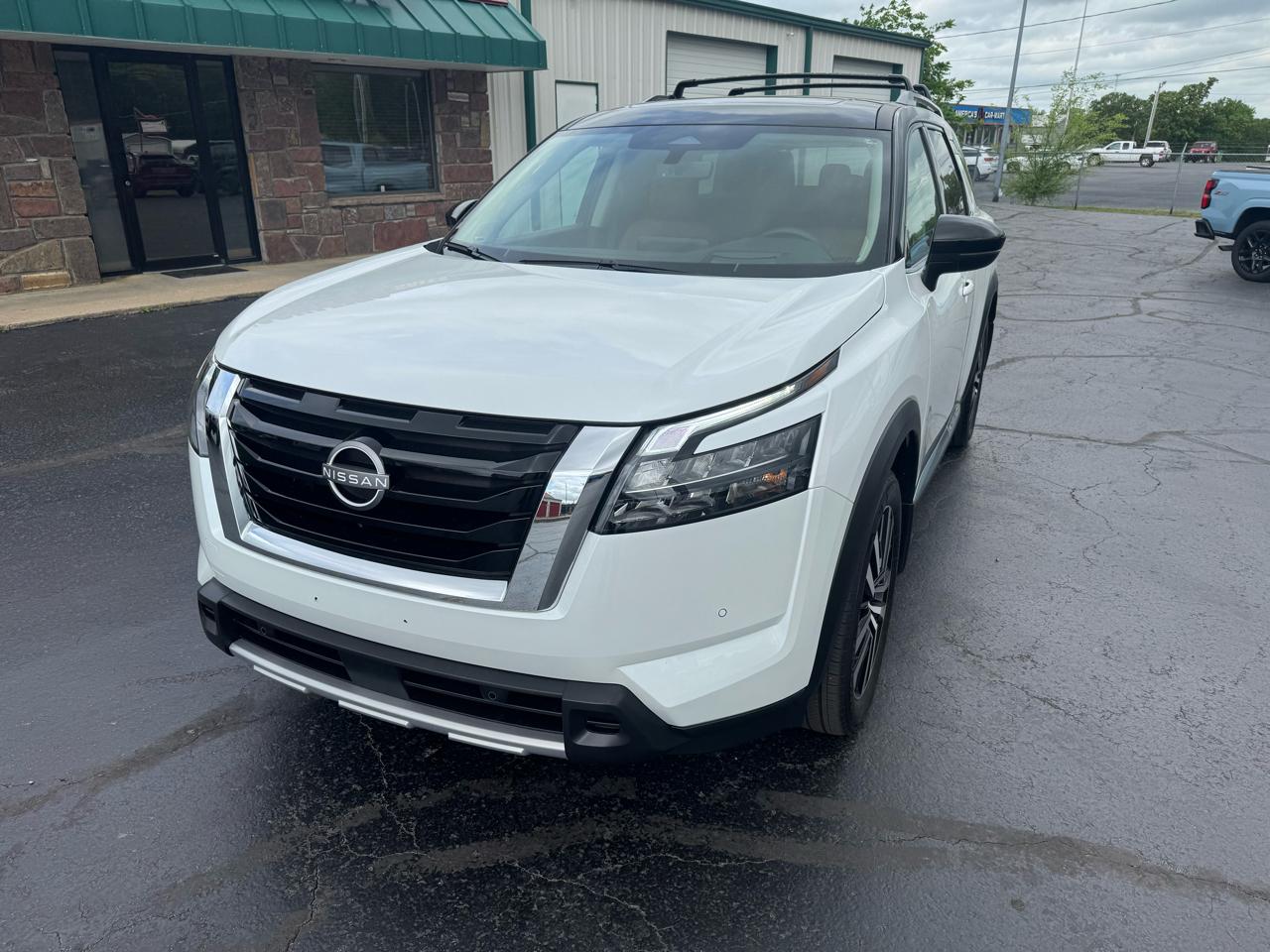 Nissan Pathfinder Platinum 2WD 2025