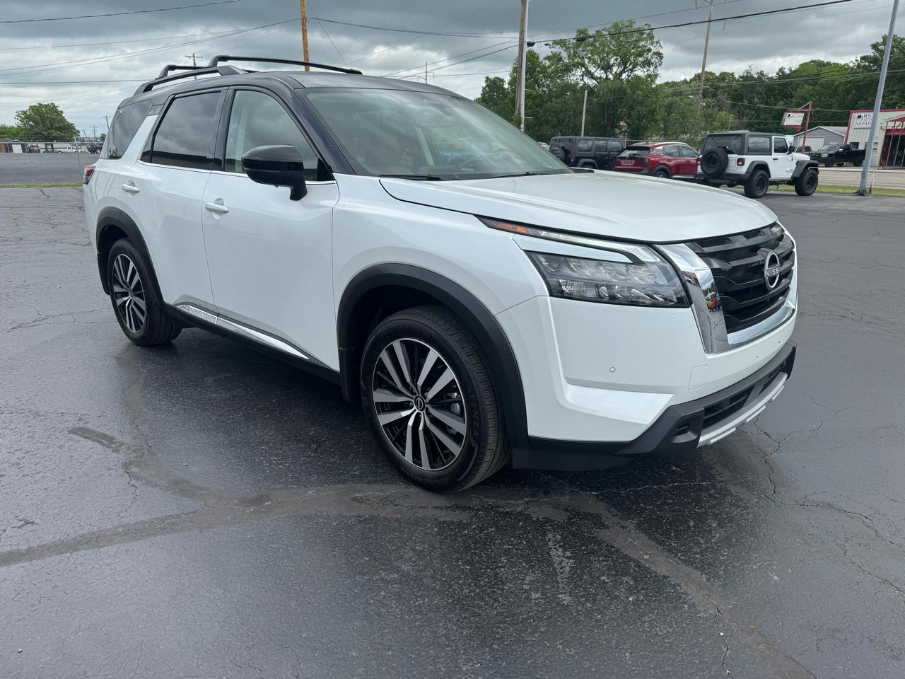 Nissan Pathfinder Platinum 2WD 2025