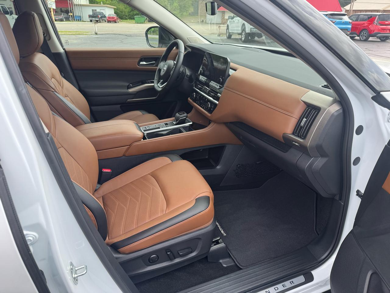 Nissan Pathfinder Platinum 2WD 2025