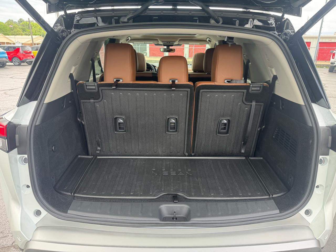 Nissan Pathfinder Platinum 2WD 2025