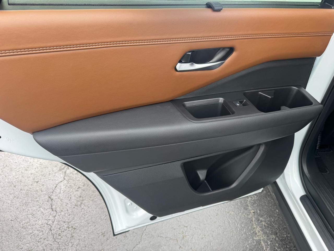 Nissan Pathfinder Platinum 2WD 2025