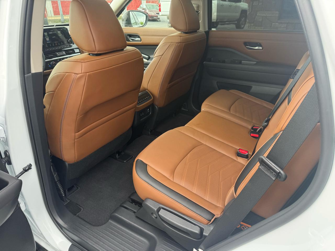 Nissan Pathfinder Platinum 2WD 2025