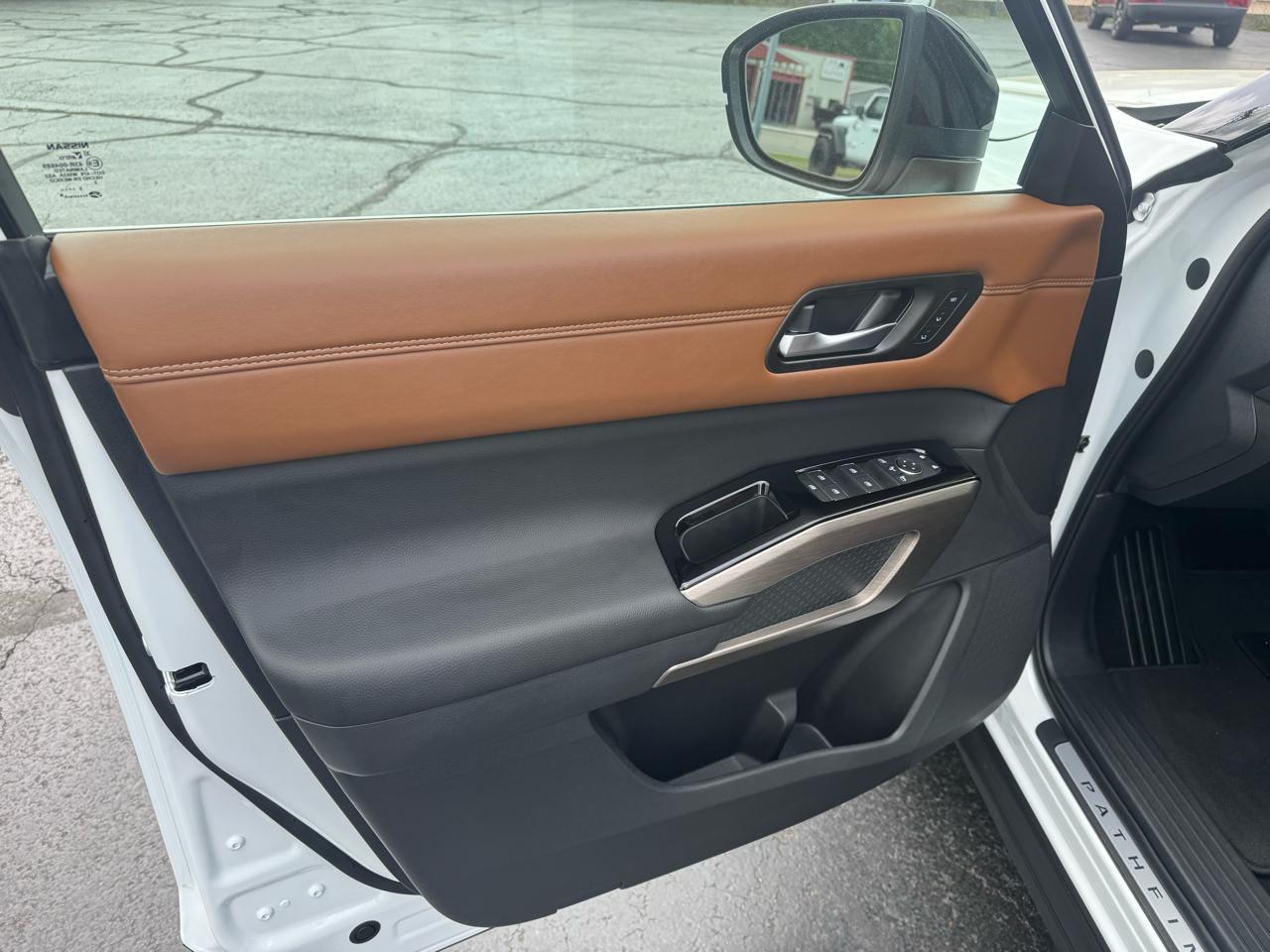 Nissan Pathfinder Platinum 2WD 2025