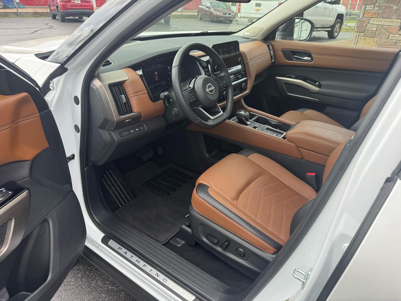 Nissan Pathfinder Platinum 2WD 2025