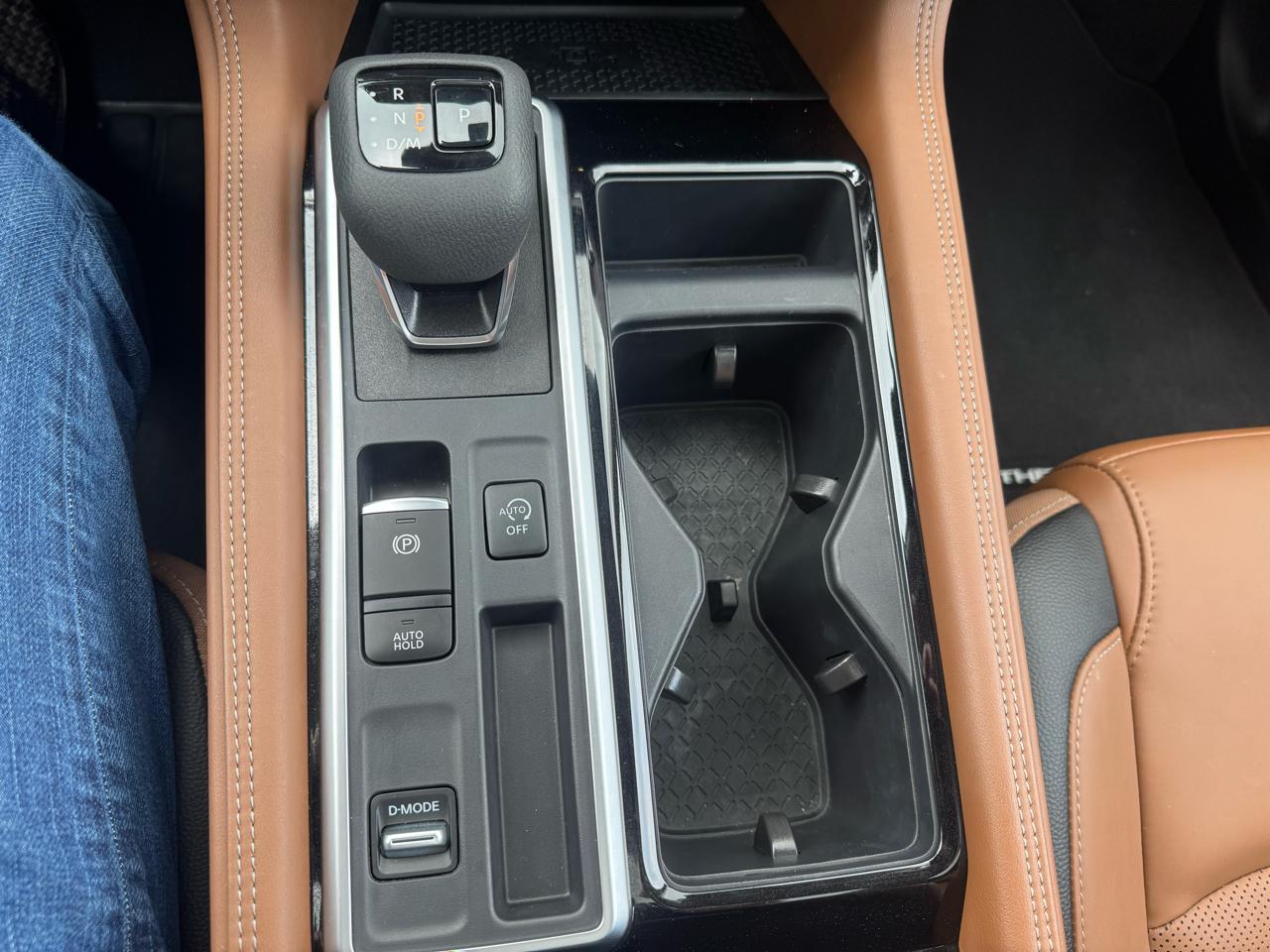 Nissan Pathfinder Platinum 2WD 2025