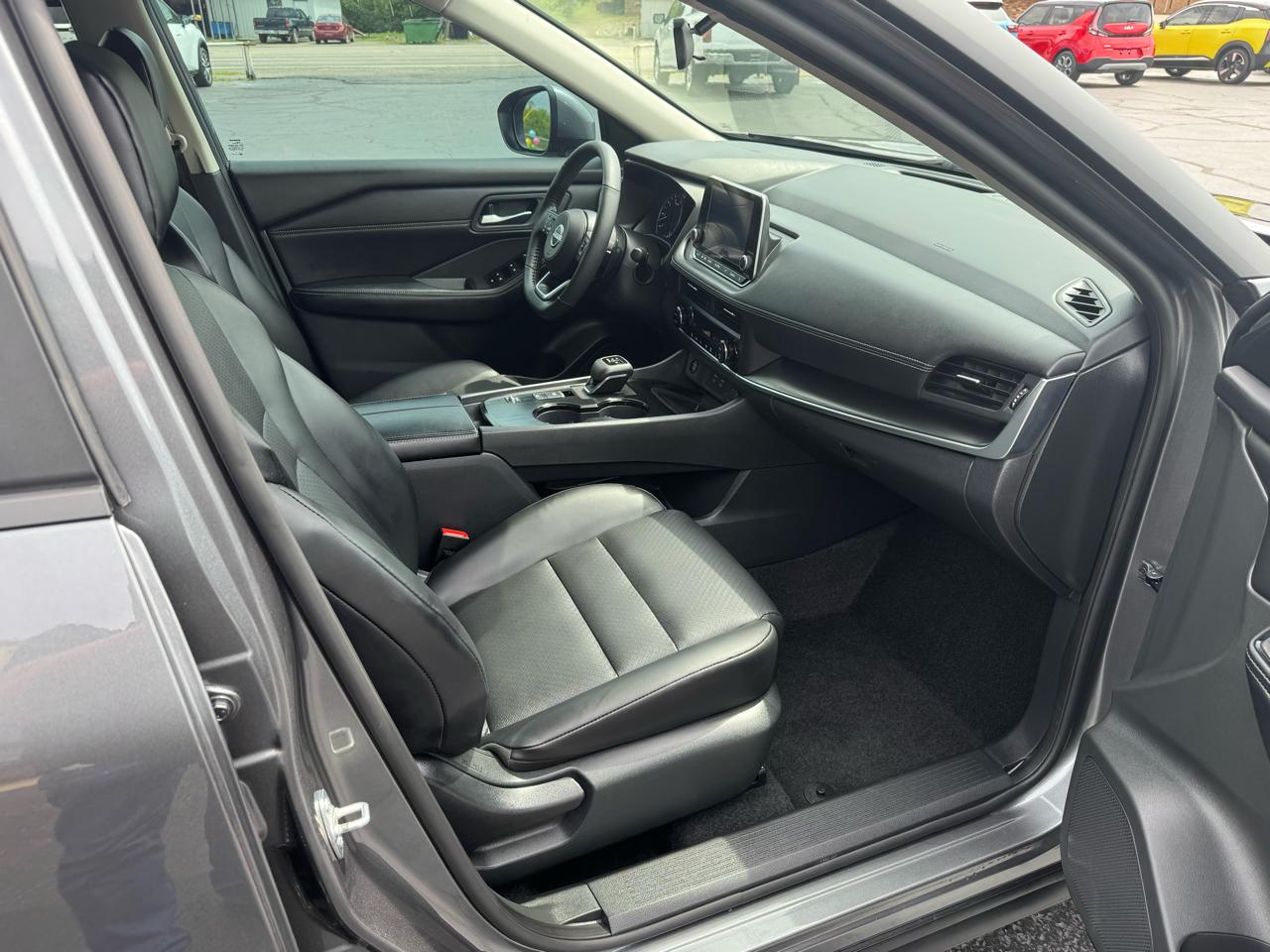 Nissan Rogue FWD SV 2024