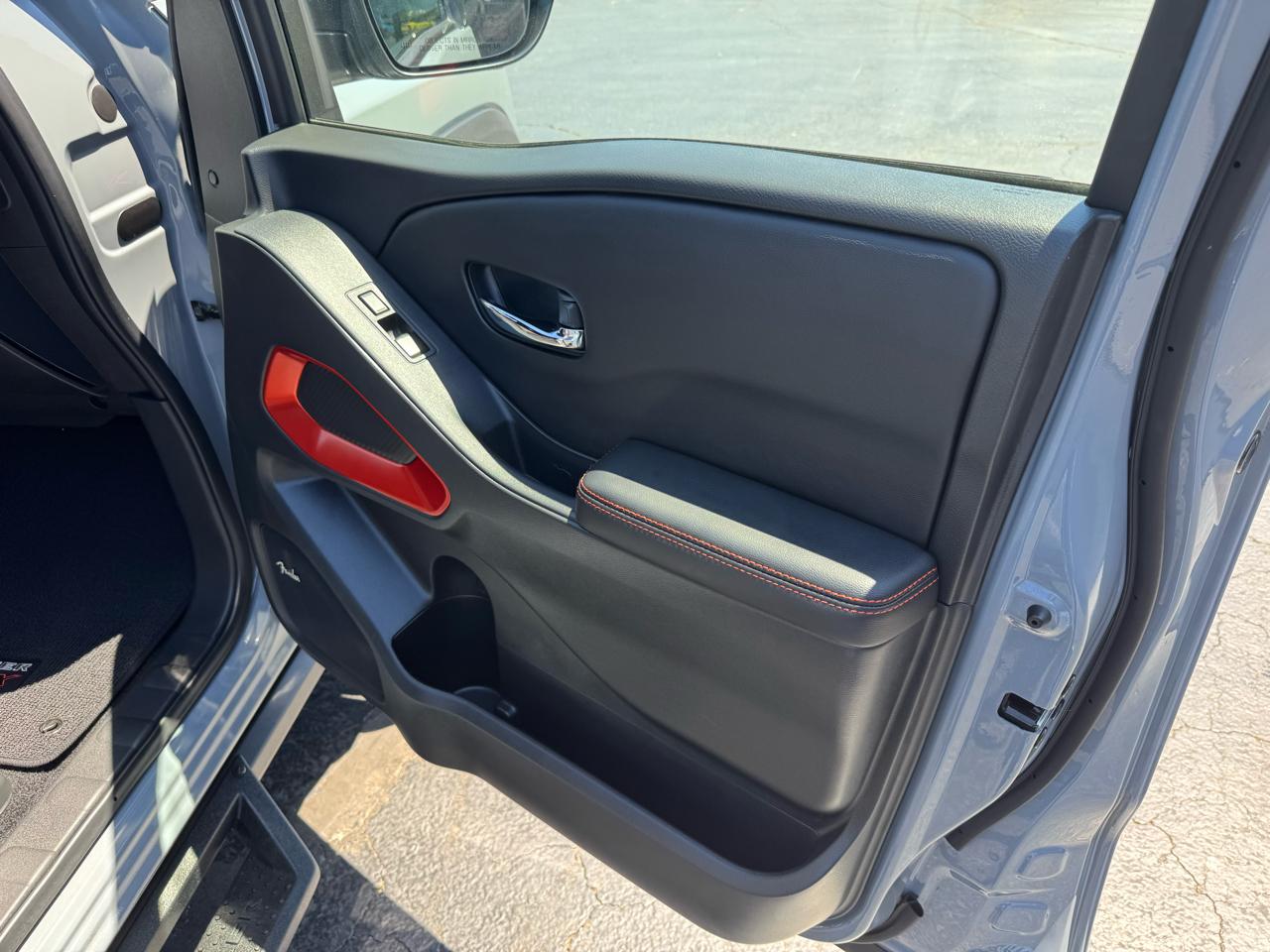Nissan Frontier Crew Cab 4x4 PRO-4X 2025