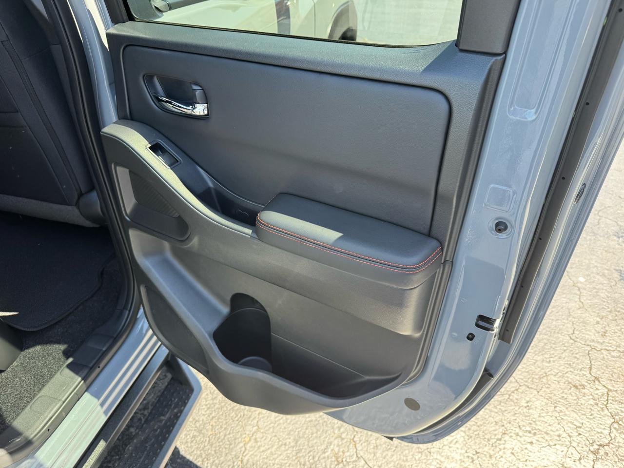 Nissan Frontier Crew Cab 4x4 PRO-4X 2025