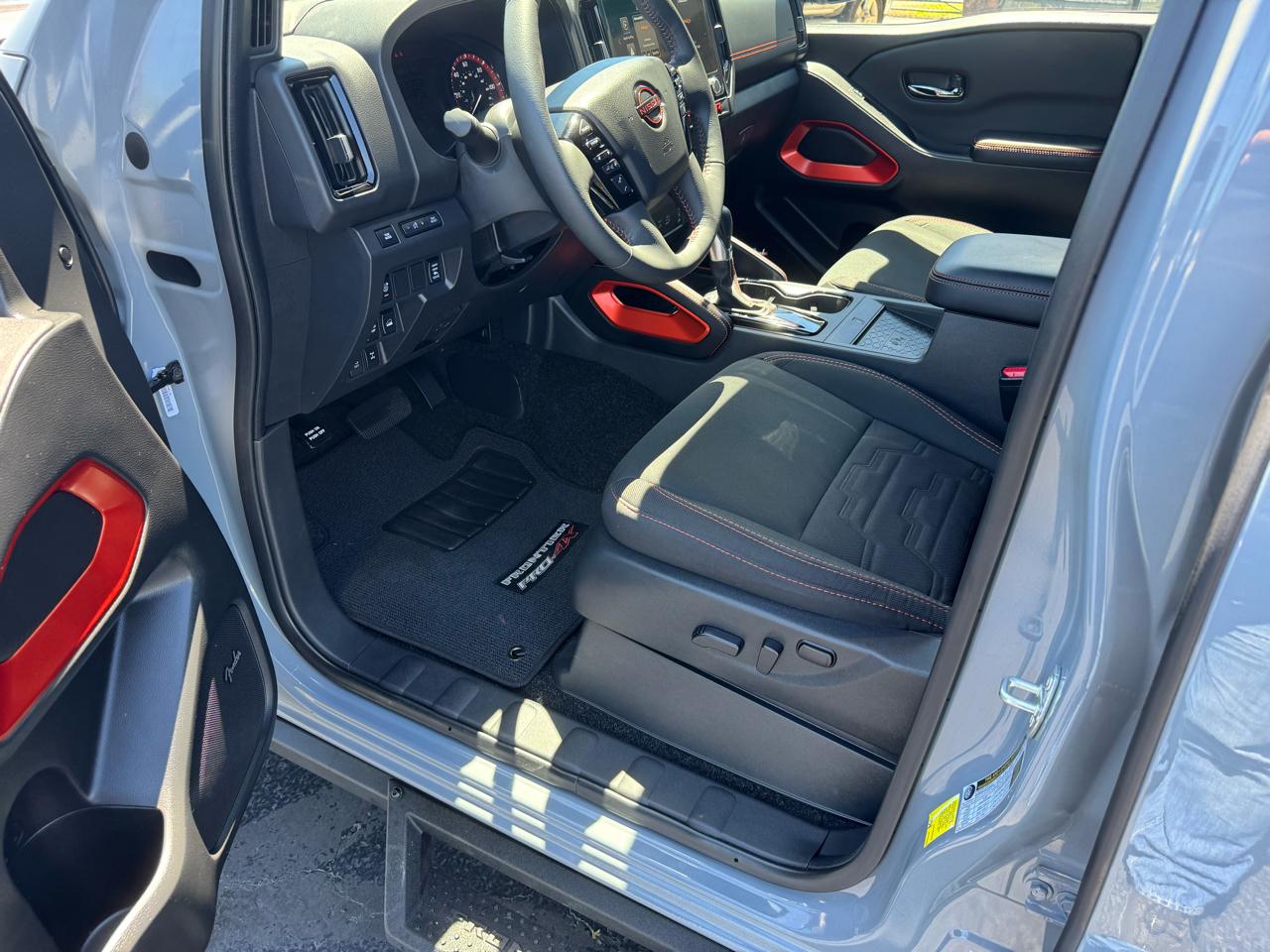 Nissan Frontier Crew Cab 4x4 PRO-4X 2025