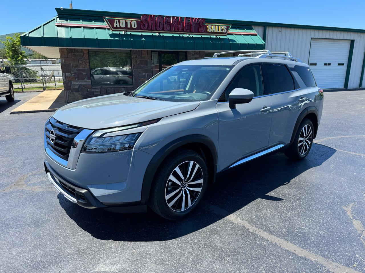 2025 Nissan Pathfinder Platinum 2WD