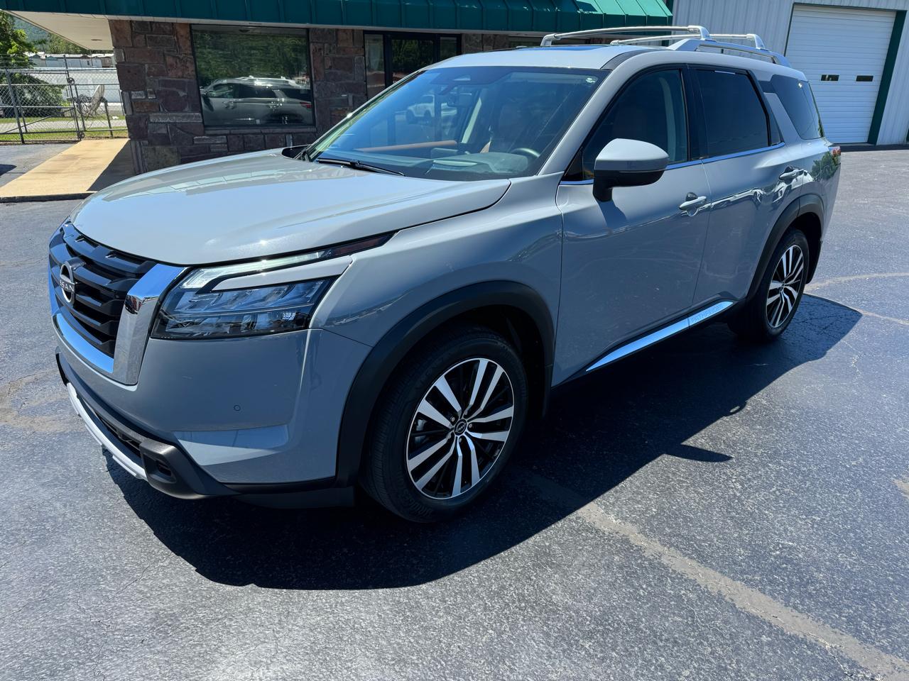 Nissan Pathfinder Platinum 2WD 2025