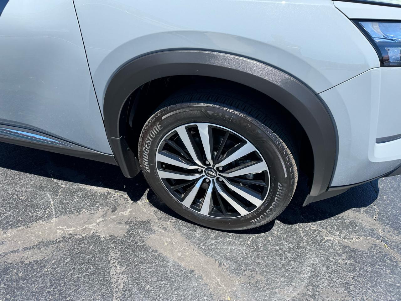 Nissan Pathfinder Platinum 2WD 2025