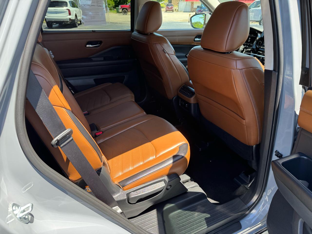 Nissan Pathfinder Platinum 2WD 2025