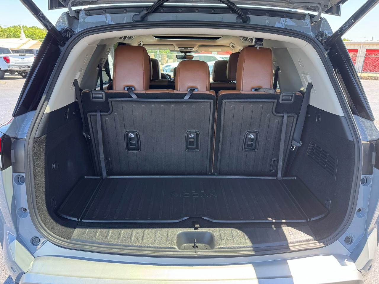 Nissan Pathfinder Platinum 2WD 2025