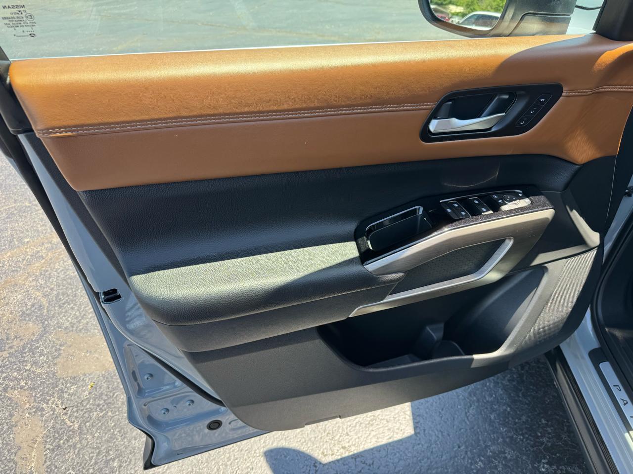 Nissan Pathfinder Platinum 2WD 2025