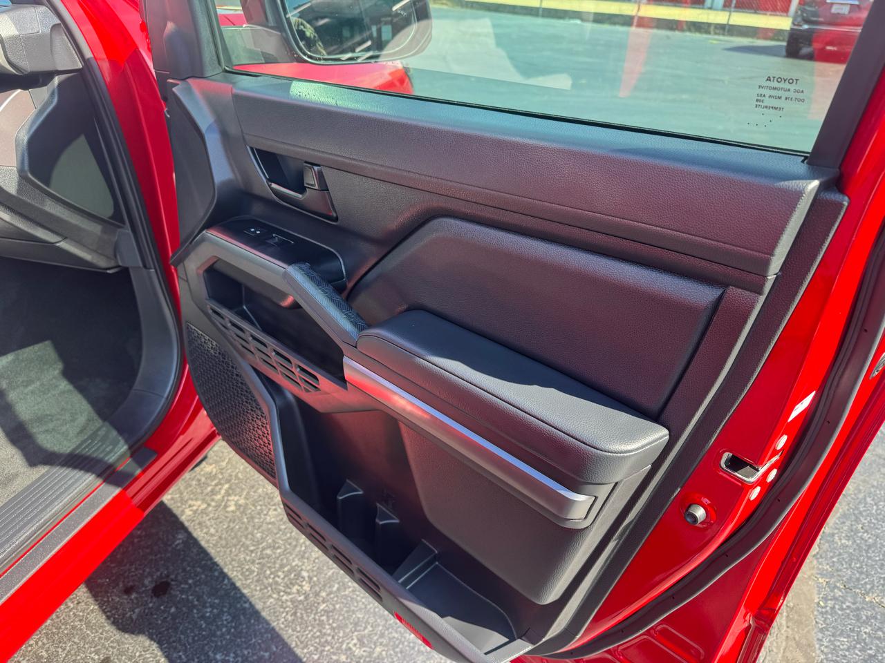 Toyota Tacoma 4WD SR5 Double Cab 6' Bed AT (Natl) 2025