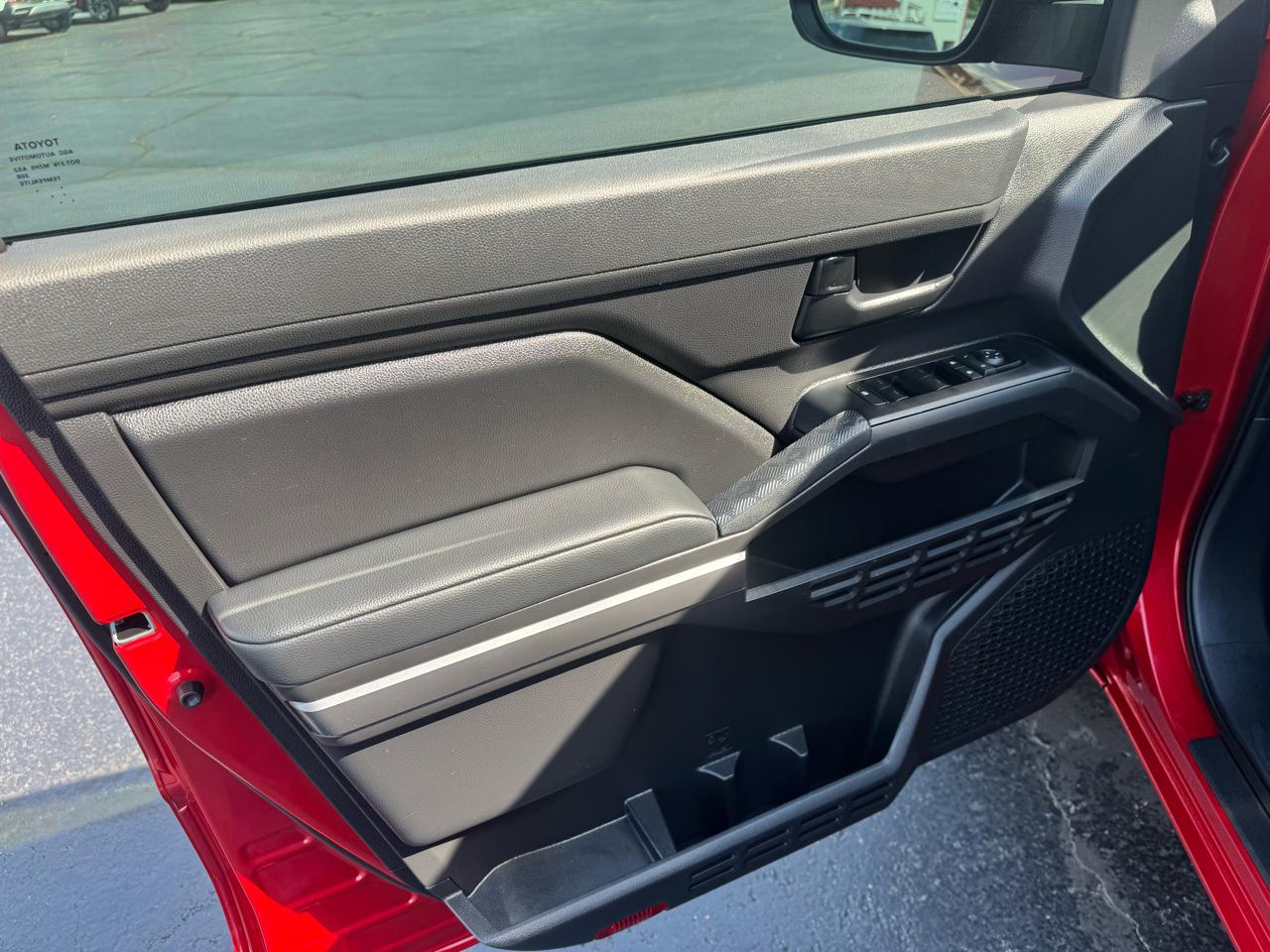Toyota Tacoma 4WD SR5 Double Cab 6' Bed AT (Natl) 2025
