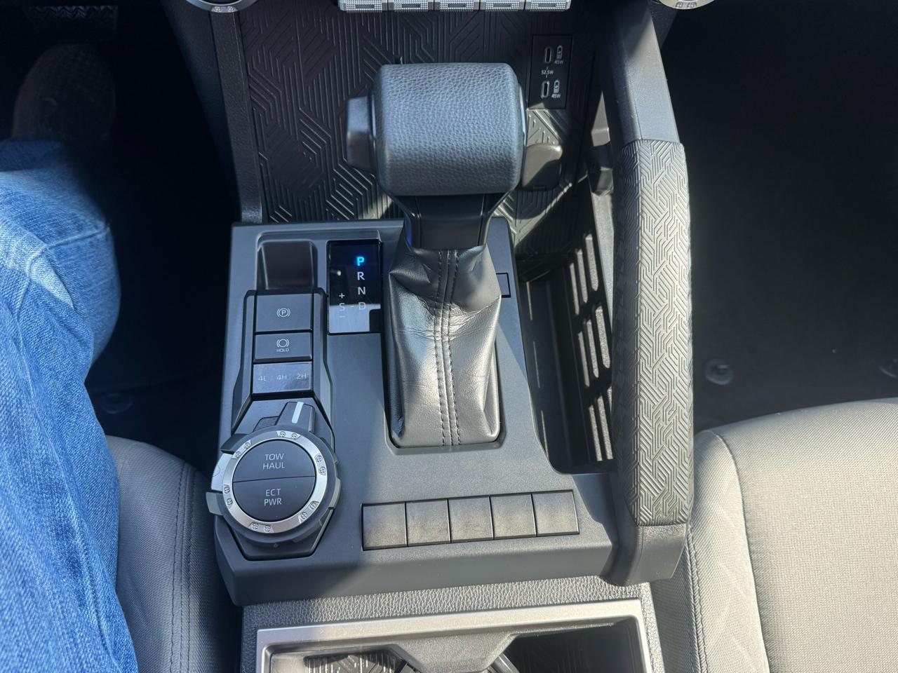 Toyota Tacoma 4WD SR5 Double Cab 6' Bed AT (Natl) 2025