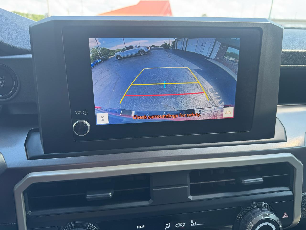 Toyota Tacoma 4WD SR5 Double Cab 6' Bed AT (Natl) 2025