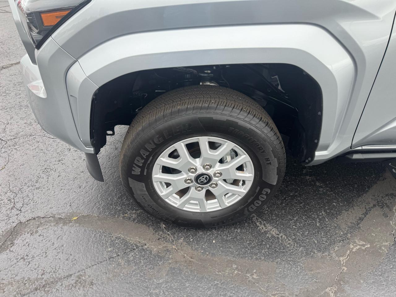 Toyota Tacoma 4WD SR5 Double Cab 5' Bed V6 AT (Natl) 2026