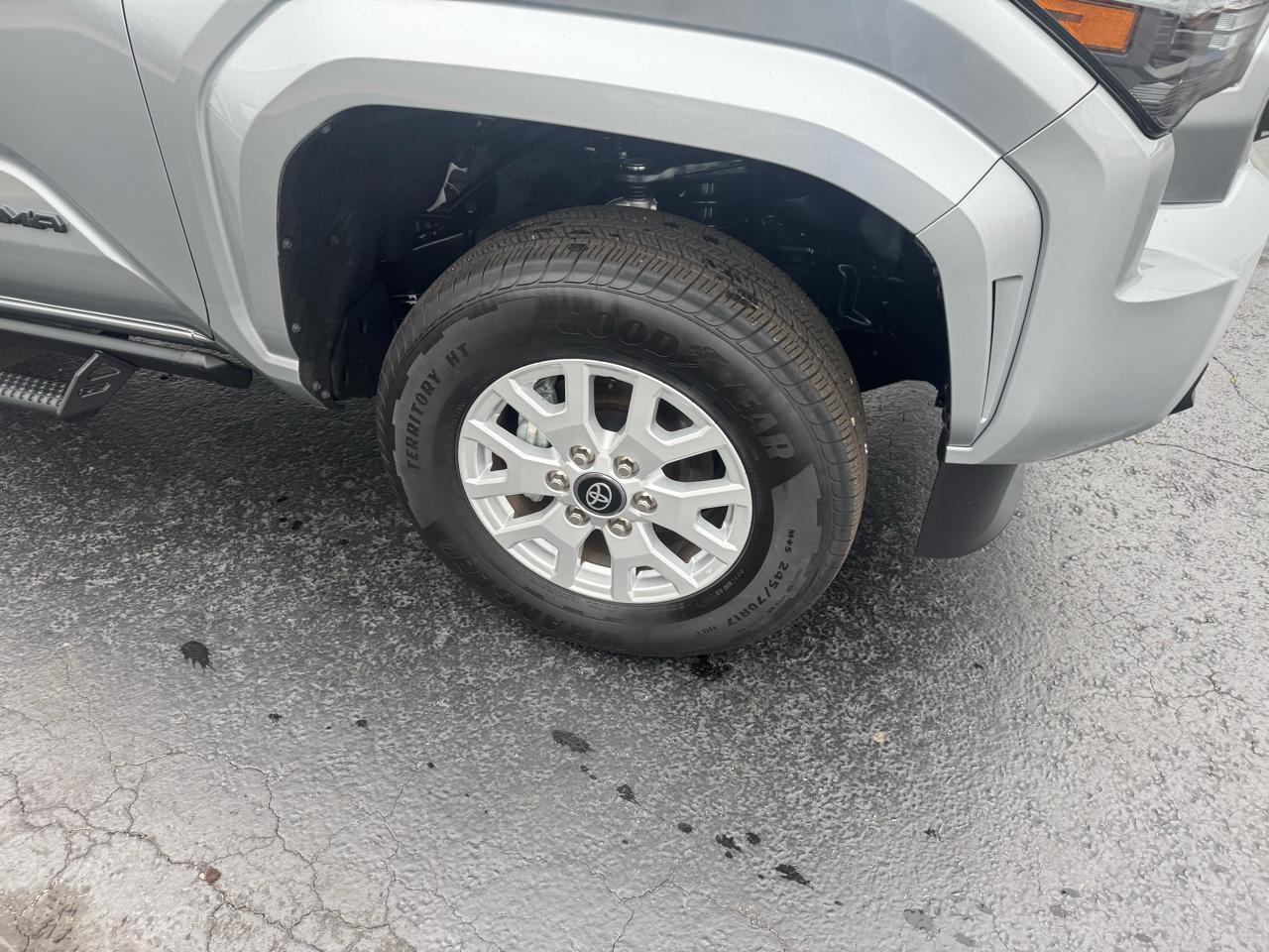 Toyota Tacoma 4WD SR5 Double Cab 5' Bed V6 AT (Natl) 2026