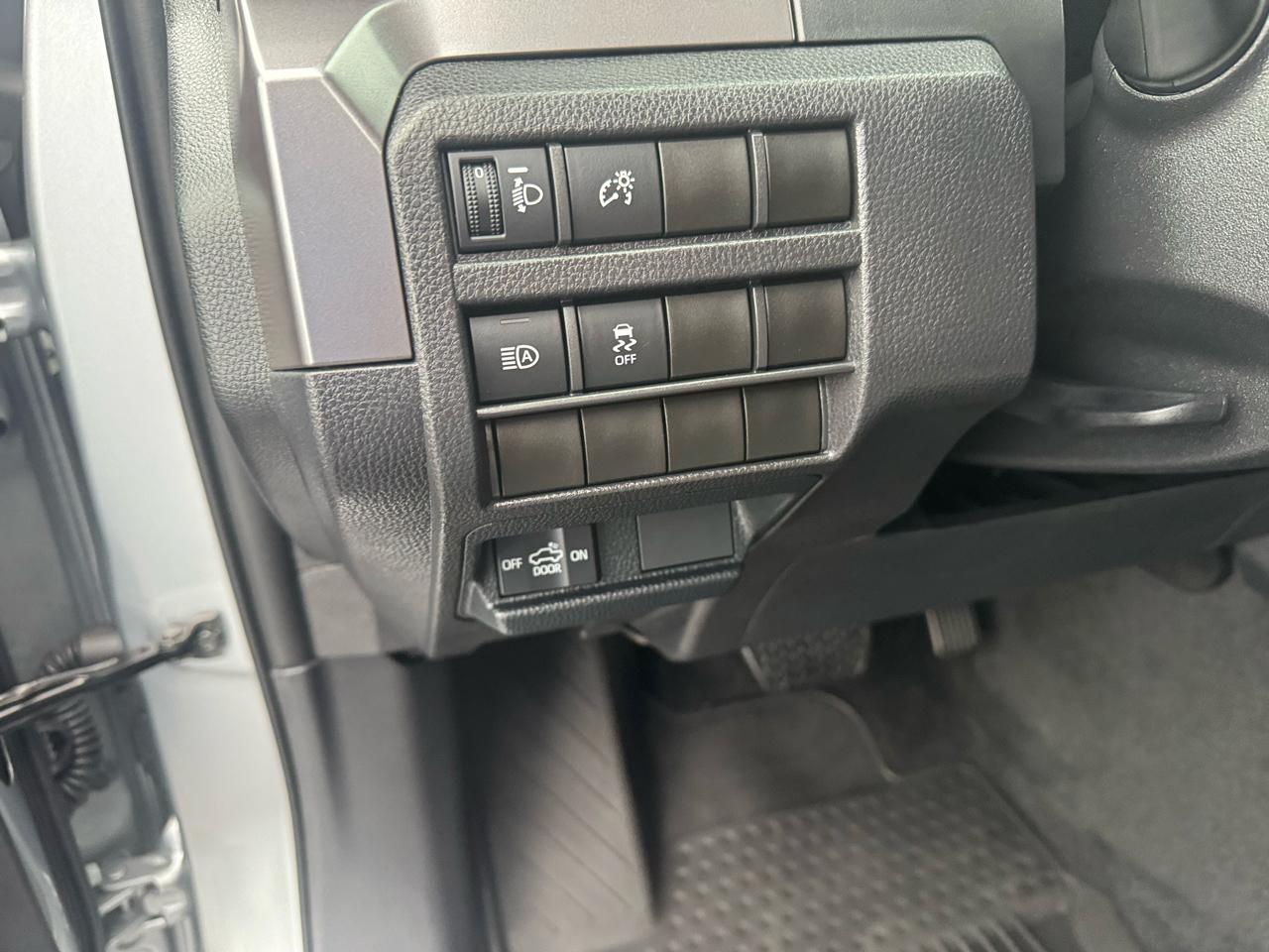 Toyota Tacoma 4WD SR5 Double Cab 5' Bed V6 AT (Natl) 2026