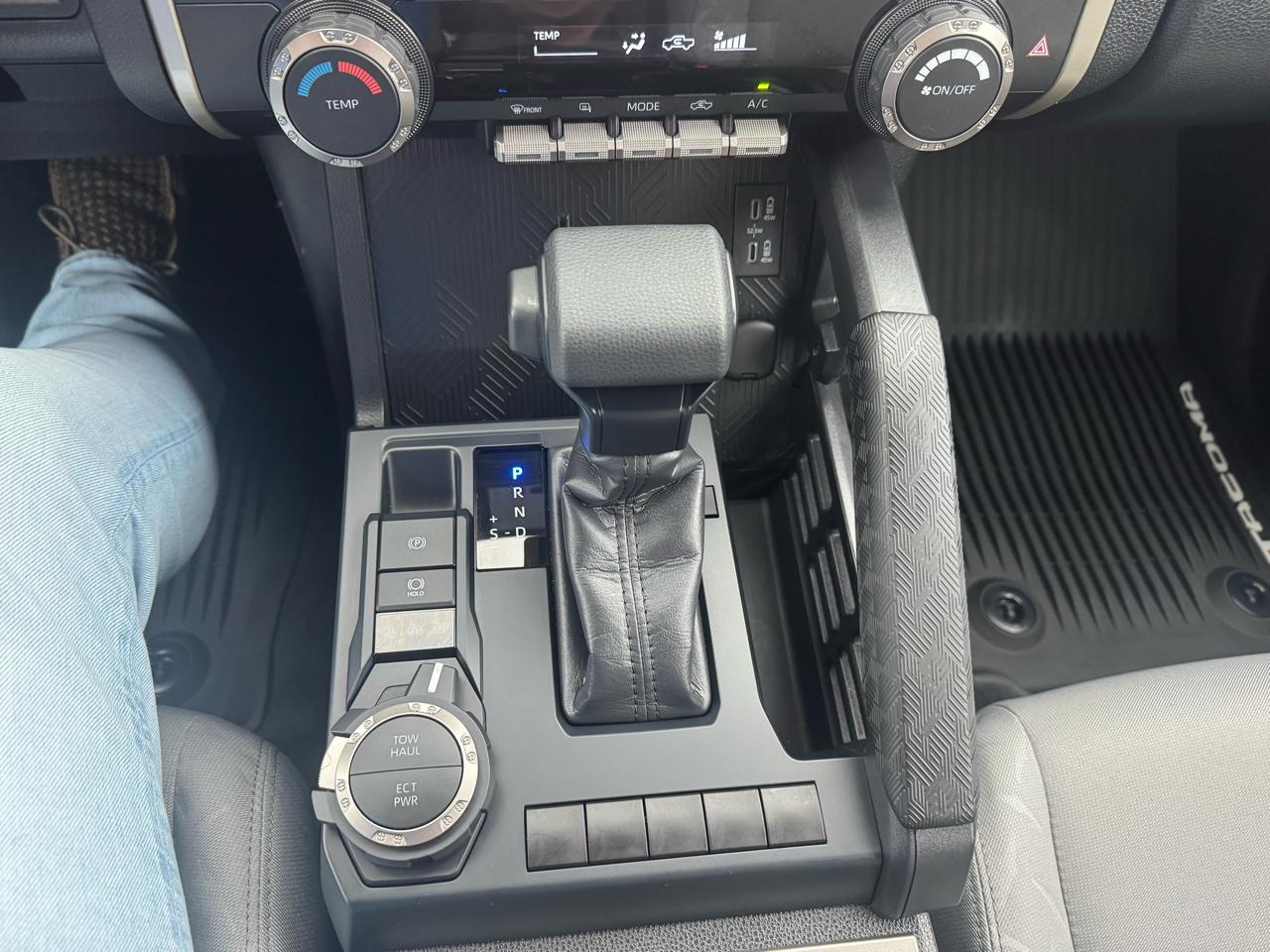 Toyota Tacoma 4WD SR5 Double Cab 5' Bed V6 AT (Natl) 2026