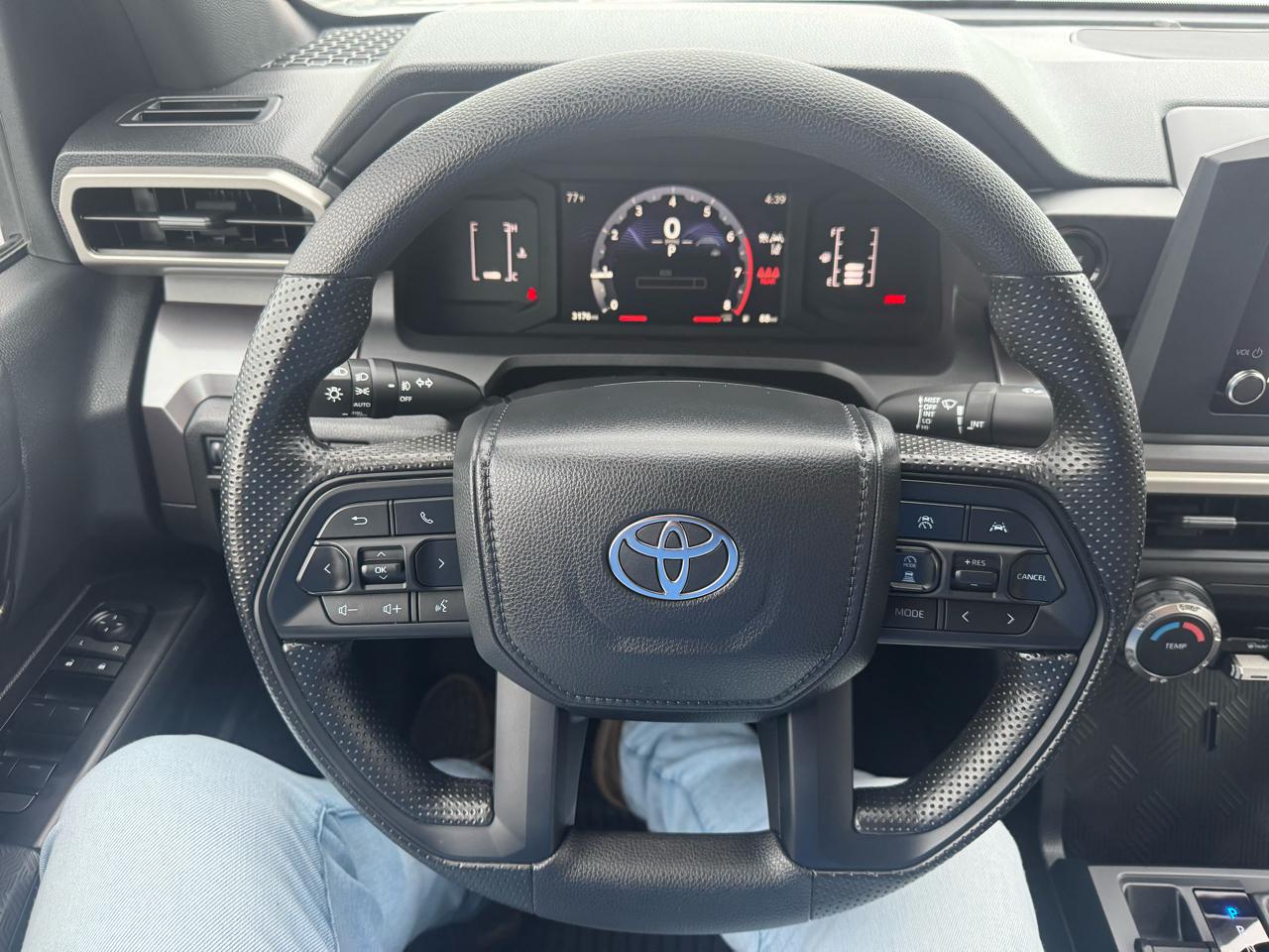 Toyota Tacoma 4WD SR5 Double Cab 5' Bed V6 AT (Natl) 2026
