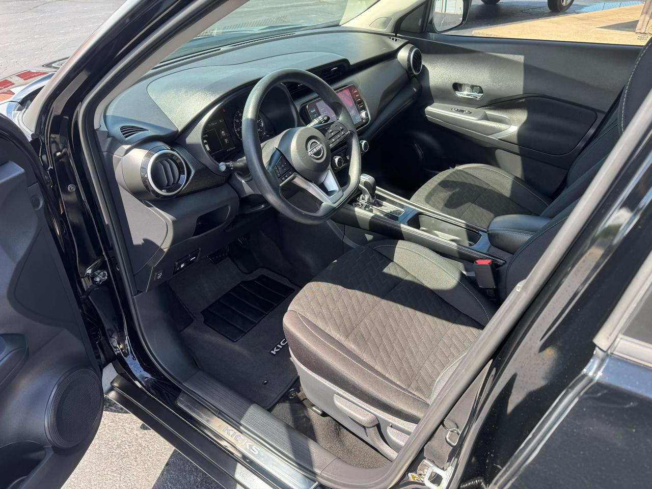Nissan Kicks SV FWD 2024