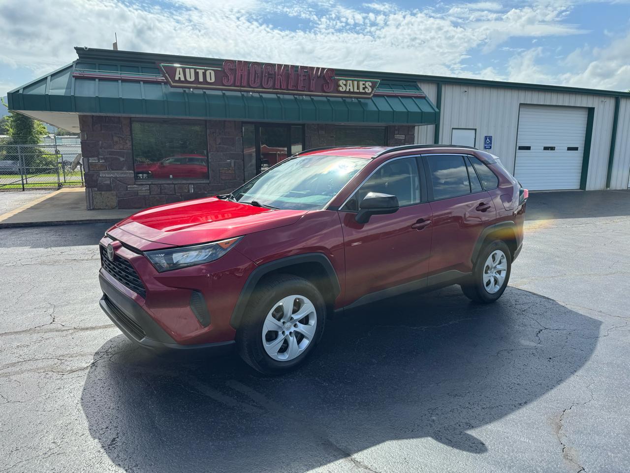 Toyota RAV4 LE FWD (Natl) 2019